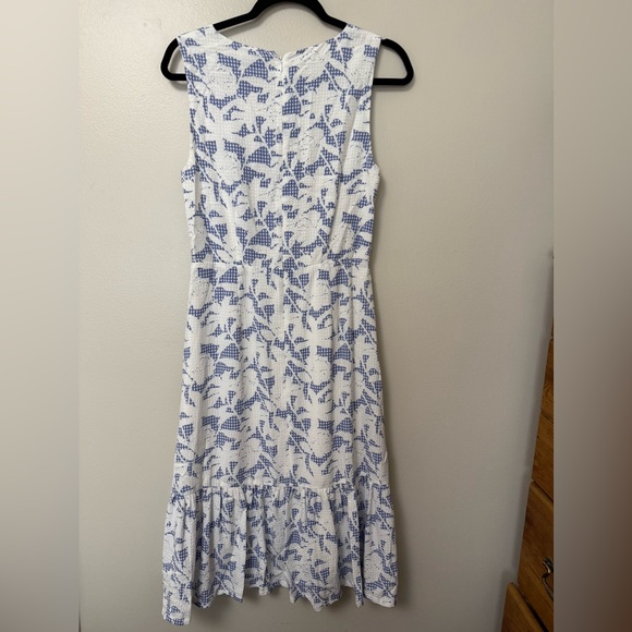 Vineyard Vines Sleeveless White and Blue Floral Tie-Front Midi Dress - Picture 3 of 11